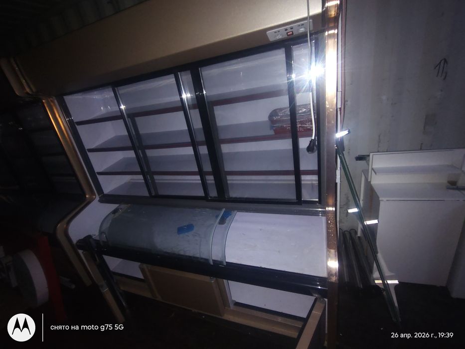 Холодильник витирина