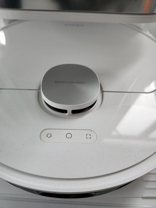 Миеща прахосмукачка робот