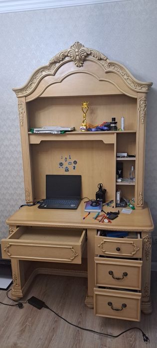 Качественный письменный стол с надстройкой, классический стиль