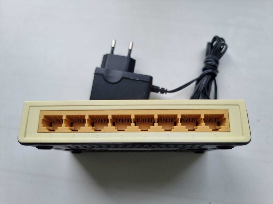 Продаю Коммутатор TP-Link TL-SF1008D