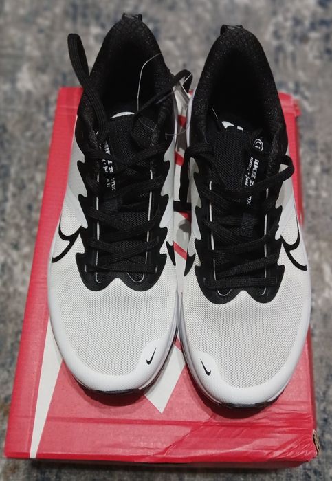 Продам кроссовки NIKE