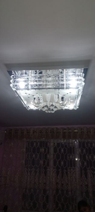 Люстра рабочая в хорошем состоНии