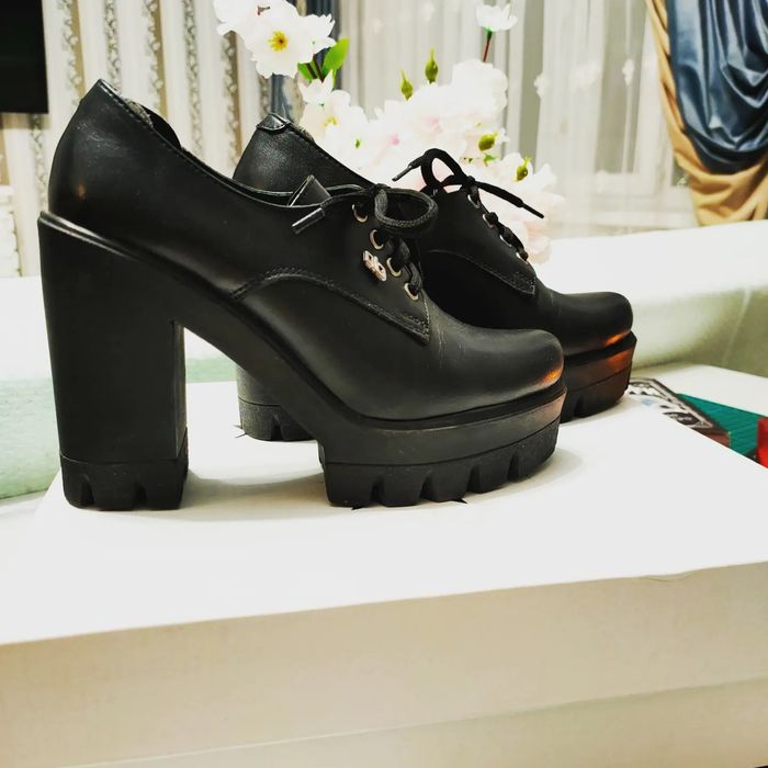 Продам кожаные ботильоны