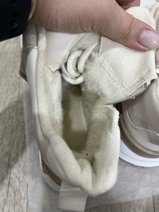 Продам зимние ботинки