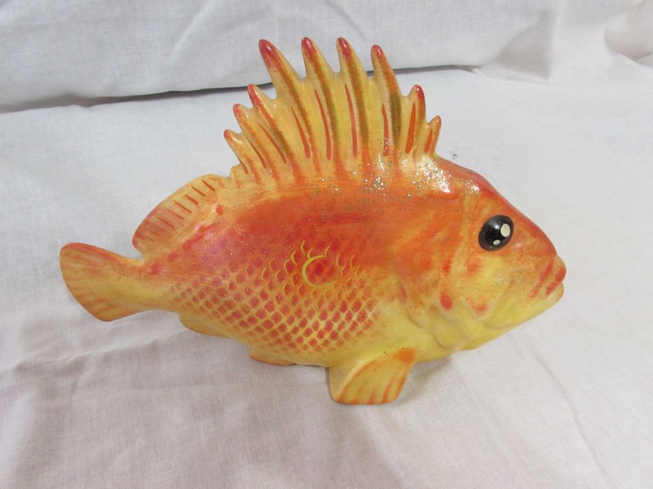 фигурки на животни и луксозна кутия за бижута