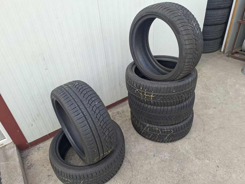 175 lei bucata! Anvelope M+S/IARNA 225 40 r19 Nokian si 225 40 r19 Pirelli