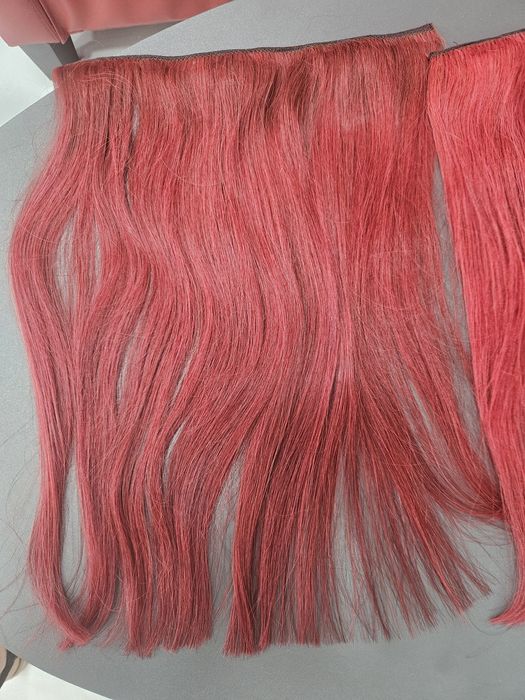 Треса за коса в ярко  червено