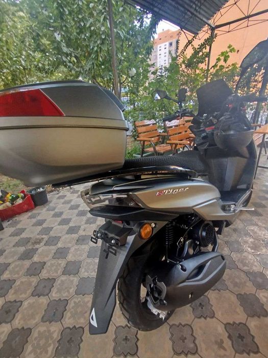 Skuter Tigr GST yangi sotiladi,
