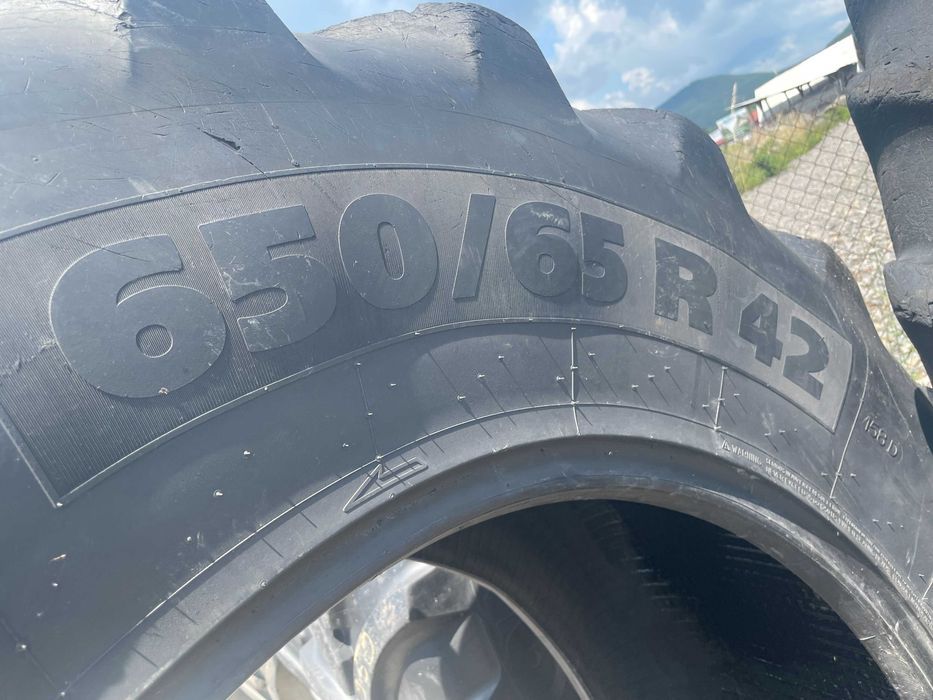 650/65r42 anvelopa uzata second Pt tractor New Holland T8 spate