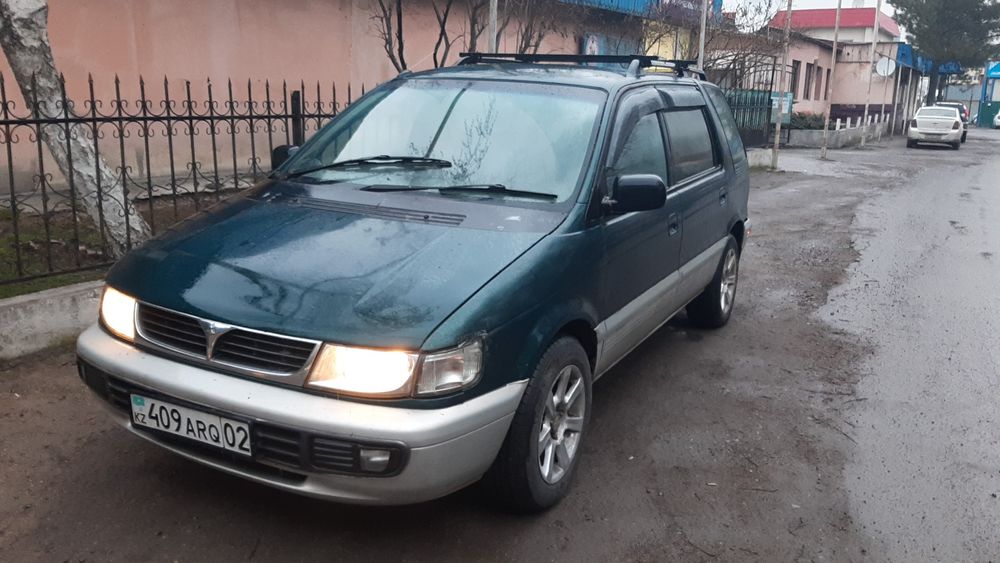 Продам  машину Мицсубици Шариот