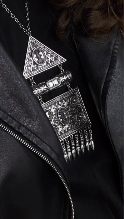 Ұлттық нақыштағы қол өнер - алқалар