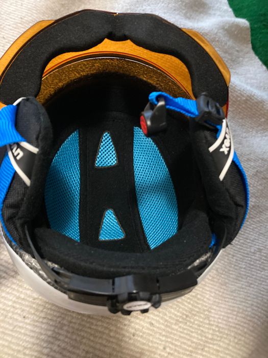 Ски каска детска Uvex с визьор 54-56см