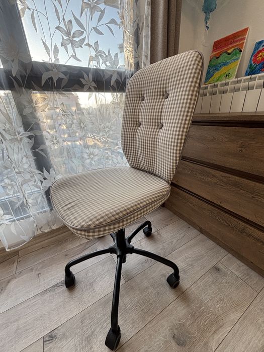 Стол за бюро от плат