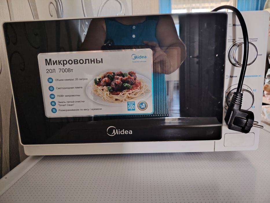 Продам микроволновку Midea на запчасти