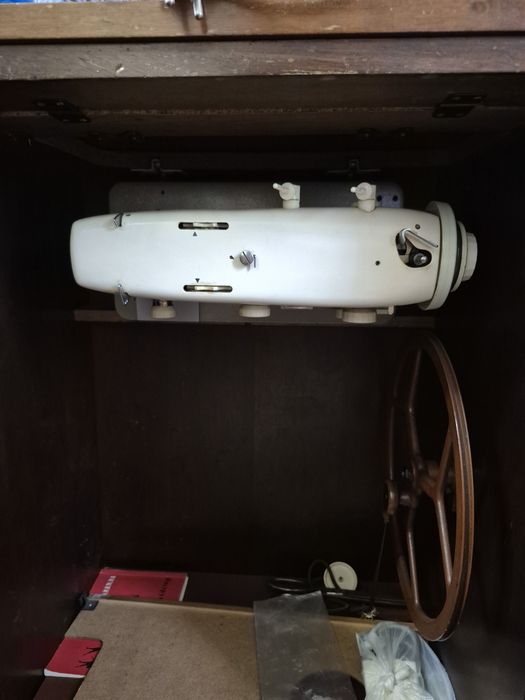 Продам швейную машинку веритас