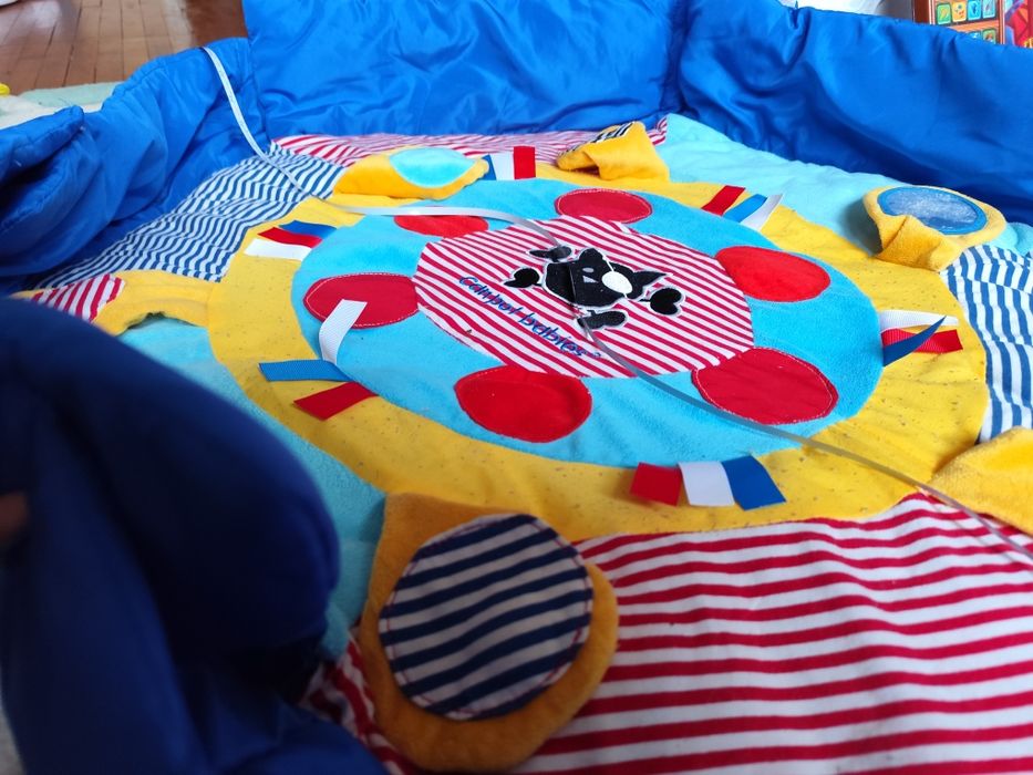 Килимче тип активна гимнастика за бебе