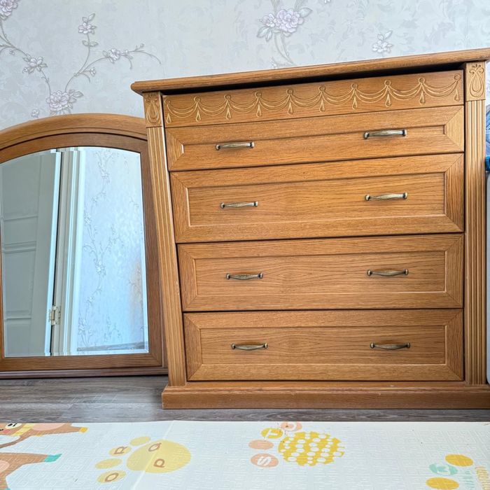 Продам шкаф и комод с зеркалом