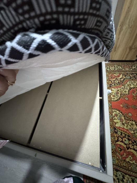 Срочно продам кровать с матрасом