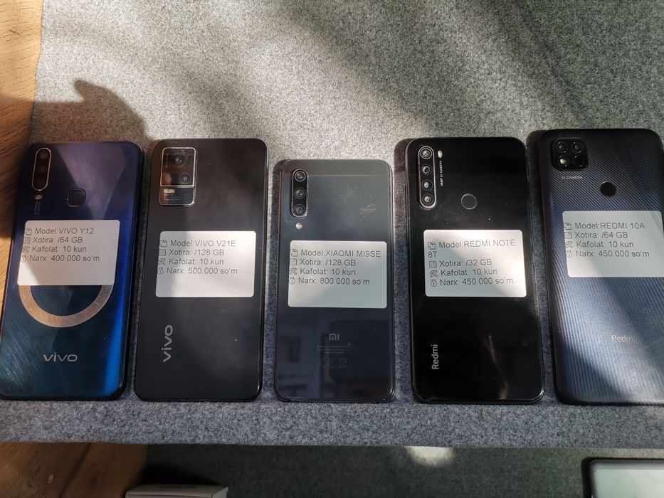 Telefonlar sotiladi knopkali 100.000som qogan narxi orqasida yozilgan