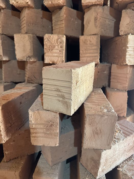 Красный кирпич қызыл кірпіш