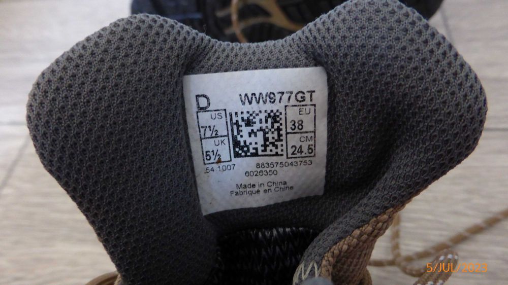 ghete piele new balance 977