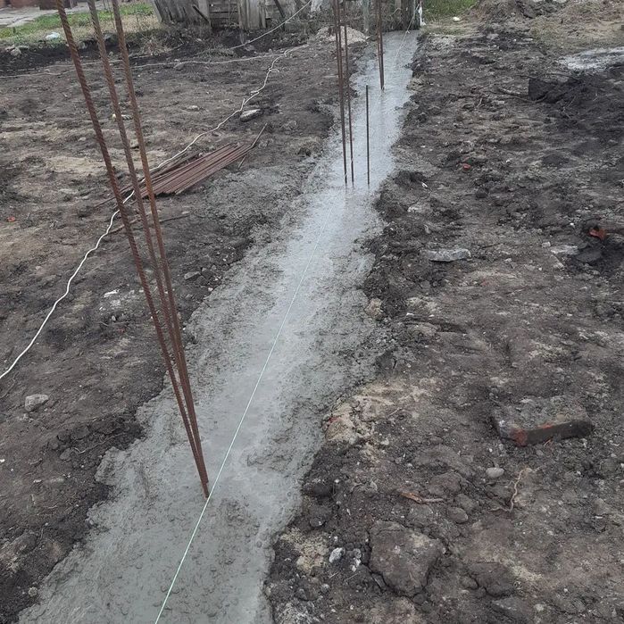 Заливка фундамента на забор