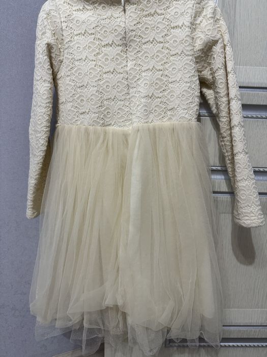 Продам 2 платья на девочку