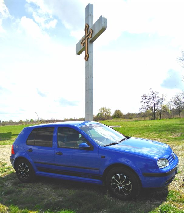 Продавам ФОЛКСВАГЕН Голф 1,6 С АГУ