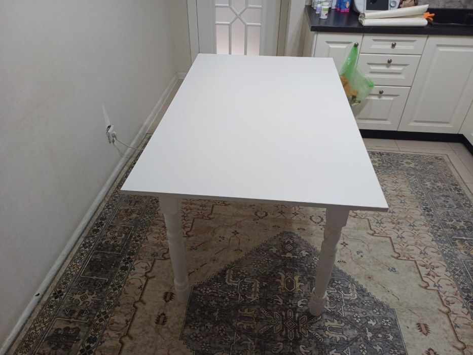 Кухонный набор стол и 4 табуретки