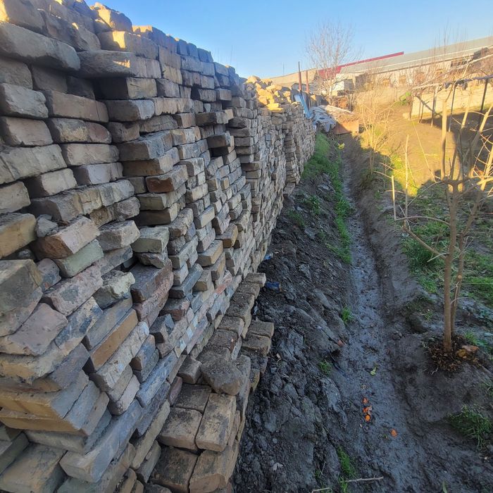 Eski ģishtlar bor yaxshi holatda