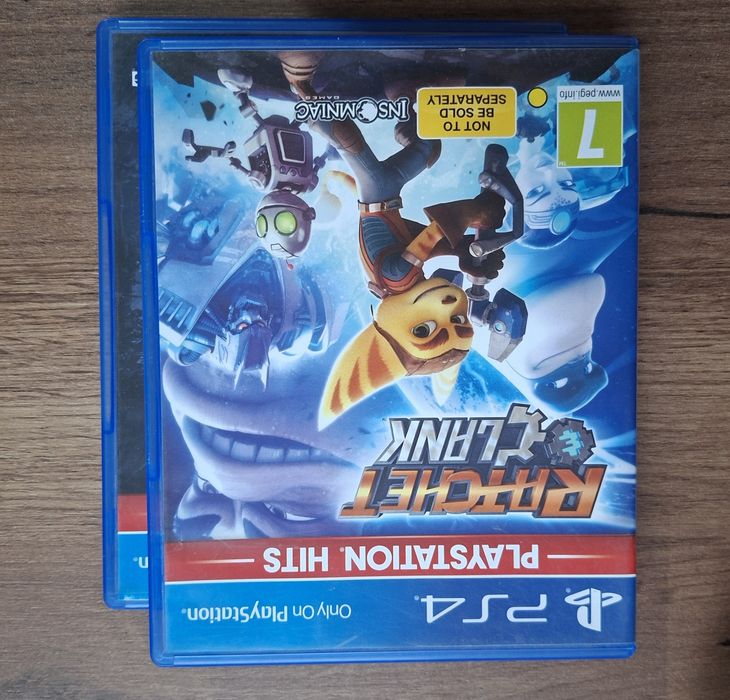 Playstation 4 БЕЗ ЗАРЯДНО, игри на диск и 1 джойстик