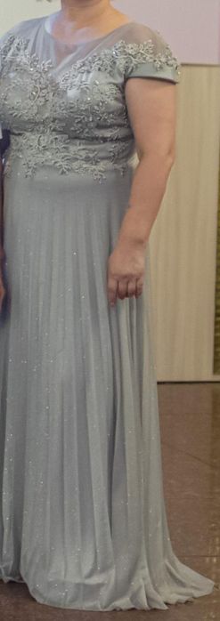 Вечерние платья  срочноразмер 48,50