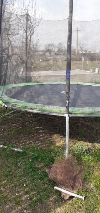 Trambulina  de sărit în ea