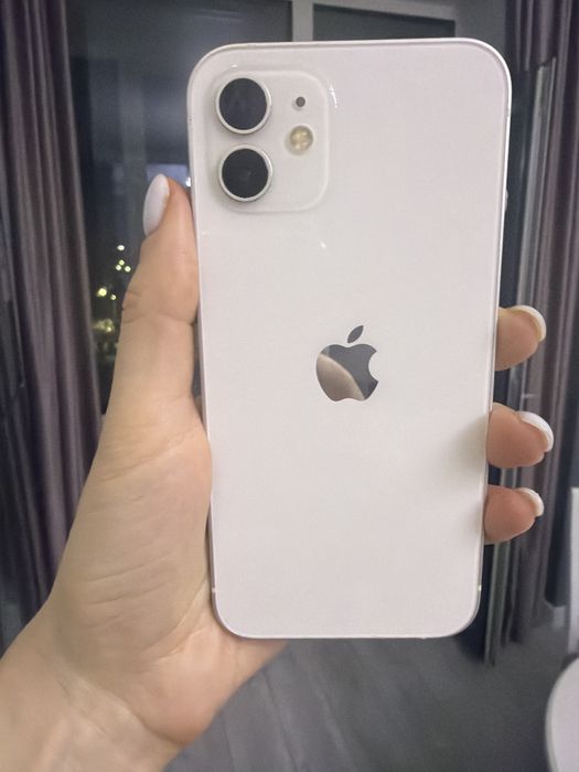 Продам айфон 12 / 64 г