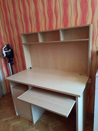 Продавам Бюро много запазено