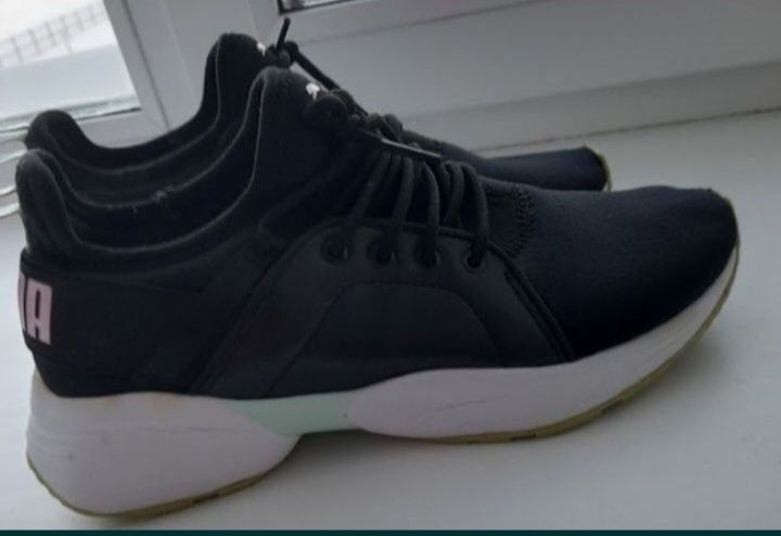 Кроссовки Puma. 6000 т