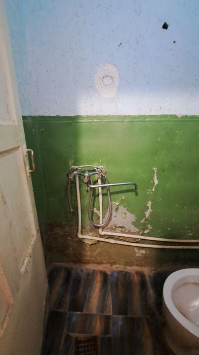 Чирчик шахри 
Окковок раддом ёнида  
1-хона 4-этаж 
Квартира Ижараг