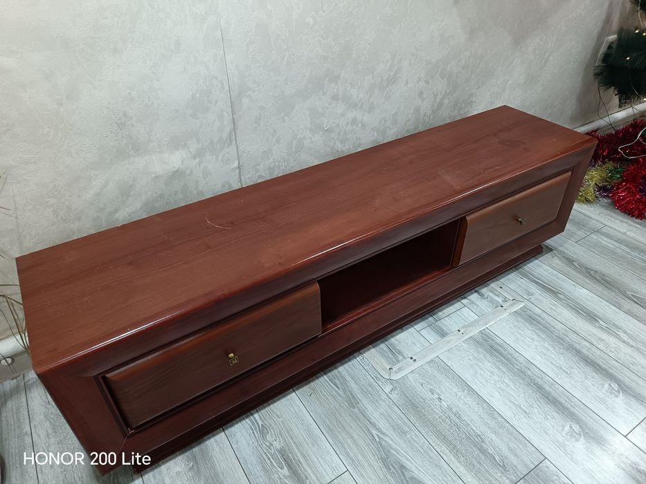 Продам тумбу под ТВ.