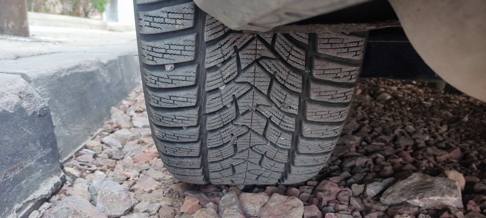 235 45 18 Dunlop winter sport 5