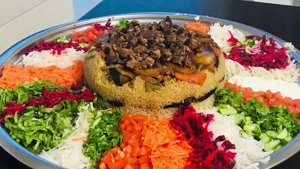 маклюбе тепси поднос