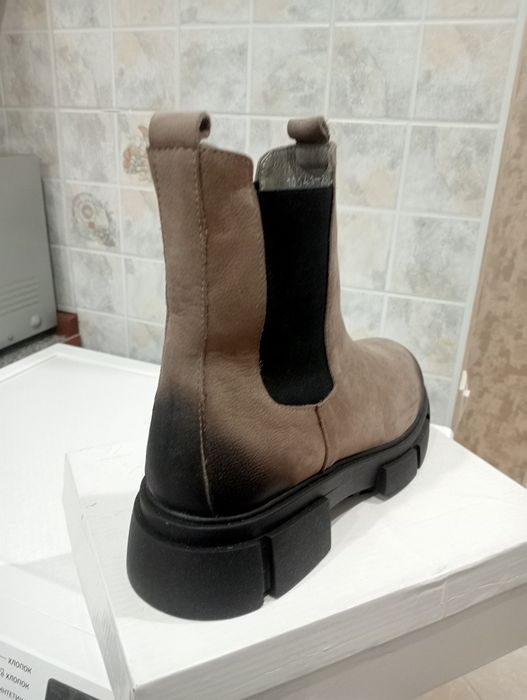 Продам новые зимние Челси