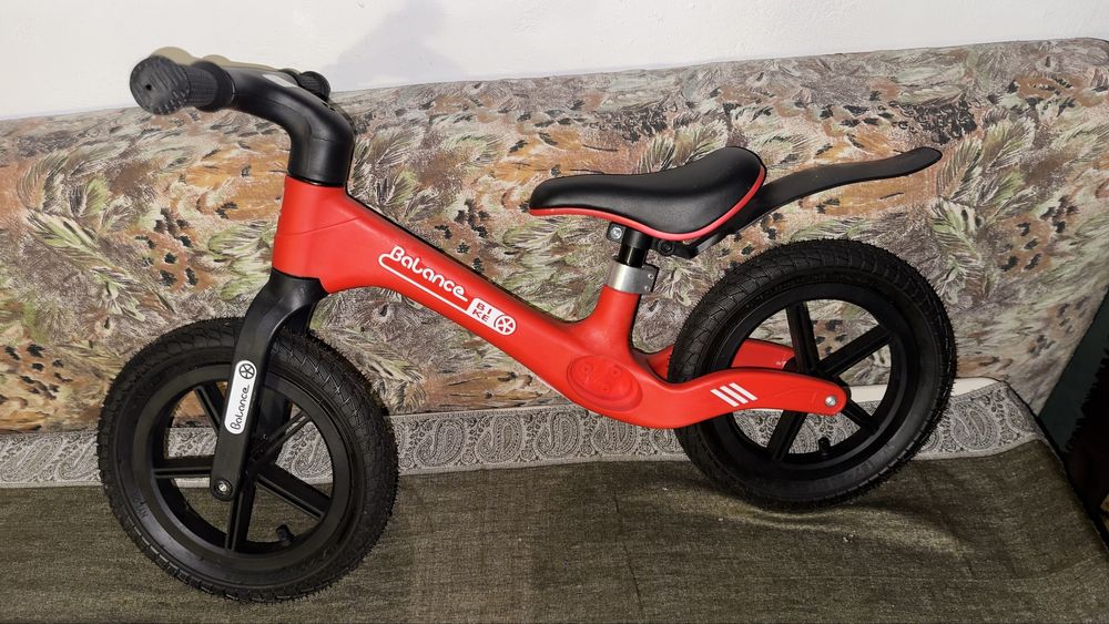 Bicicletă de echilibru (fără pedale)