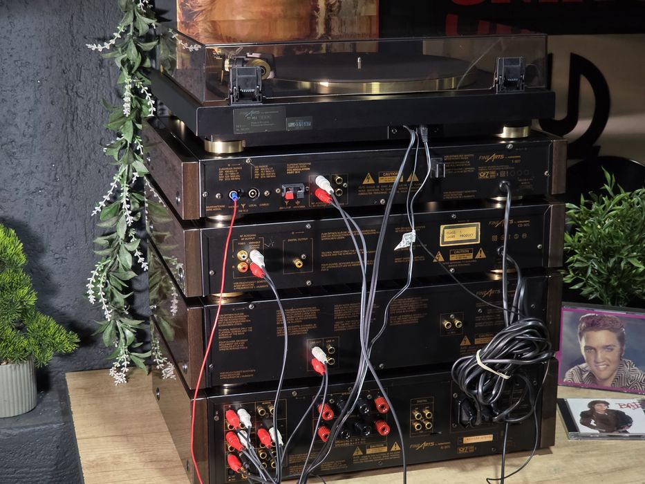 Linie audio FINEARTS amplificator A-905, deck CT-905, cd player CD-905, tuner T-907, pickup  TT-903, laterale lemn, premium hifi