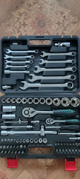 Набор инструментов 94, 82 и 46 предмет