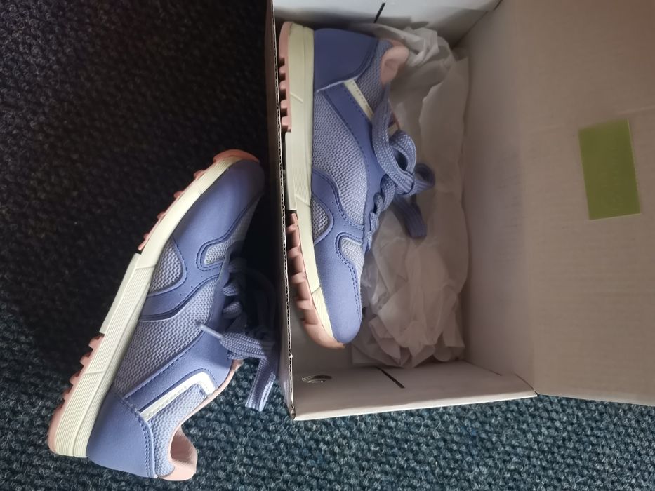 Обувки и маратонки 32, 33 номер