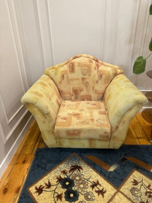 Продается раскладной диван и 2 кресло