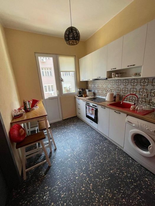 Дава се под наем Тристаен апартамент в София, Център - 80 кв.м за 1500 € - Снимка #3