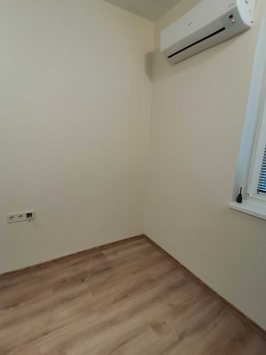 Дава се под наем Двустаен апартамент в Бургас, Център - 55 кв.м за 357 € - Снимка #3