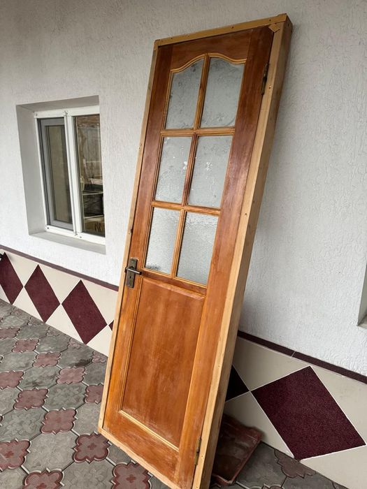 дверь деревянная