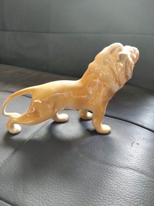 Порцеланова фигура
